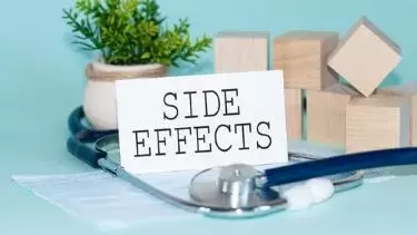 Saxenda lawsuit: side effects on white note next to medical equipment