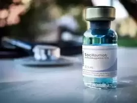 Picture of a bottle of injectable Actemra sitting on table